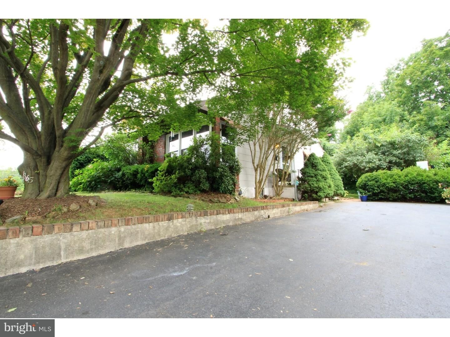 Property Photo: 1365 Edgewood Avenue PA 19001