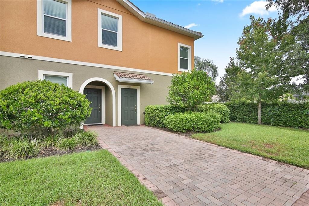Property Photo: 5506 Soapstone Place 8-204 FL 34233
