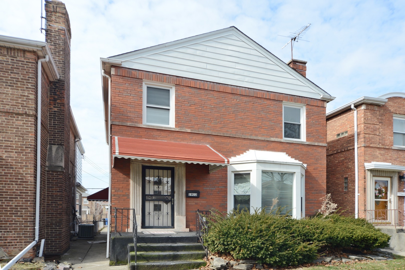 Property Photo: 1910 Normandy Avenue IL 60707