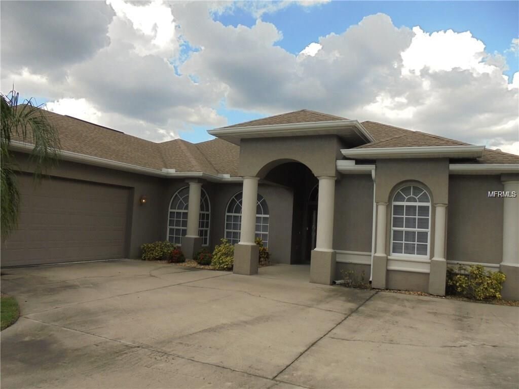 Property Photo: 1178 Byxbee Court FL 34288