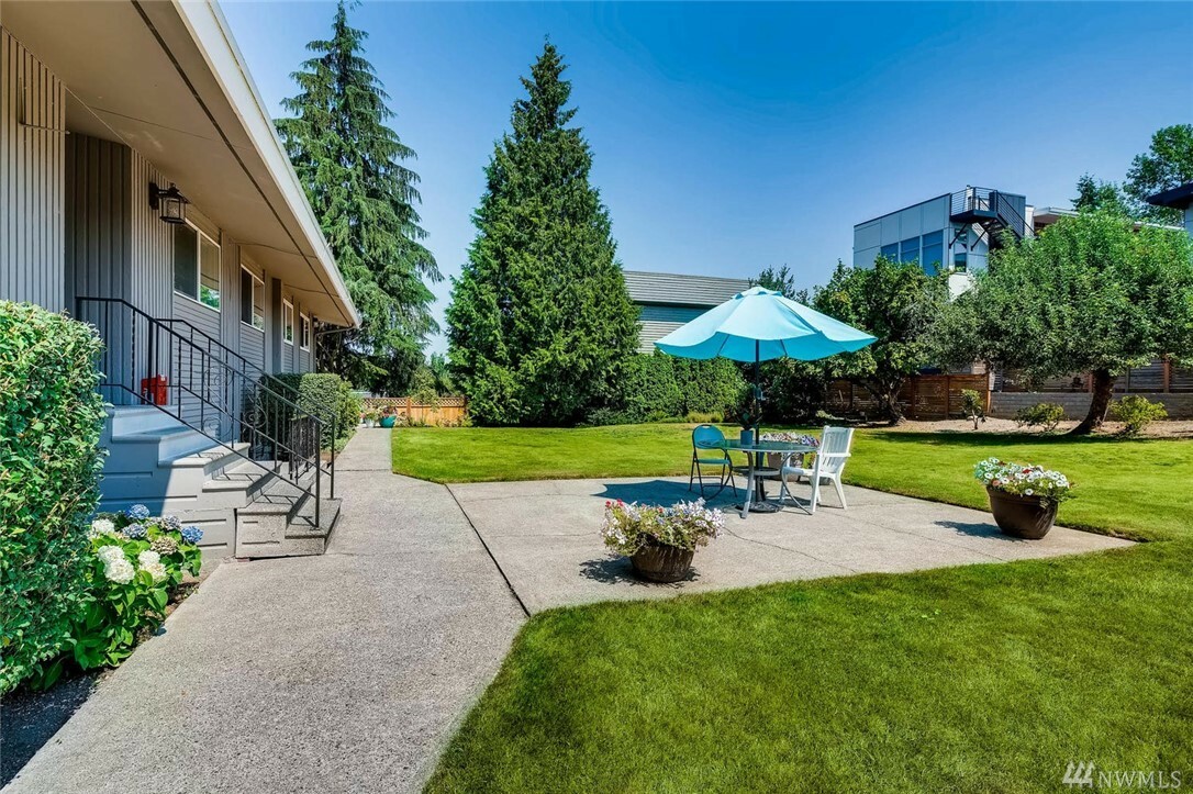 Property Photo: 6714 Lake Washington Blvd NE 3 WA 98033