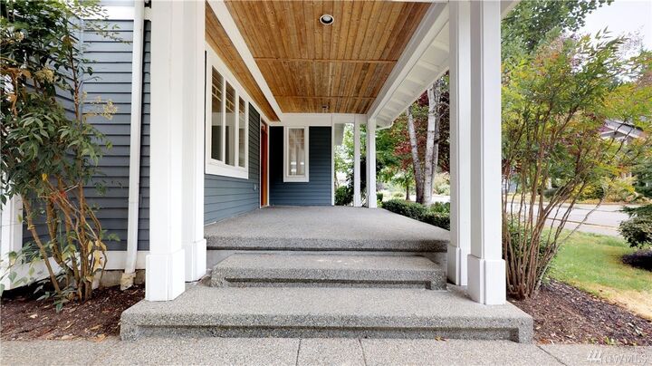 Property Photo: 8923 Northtown Dr WA 98110