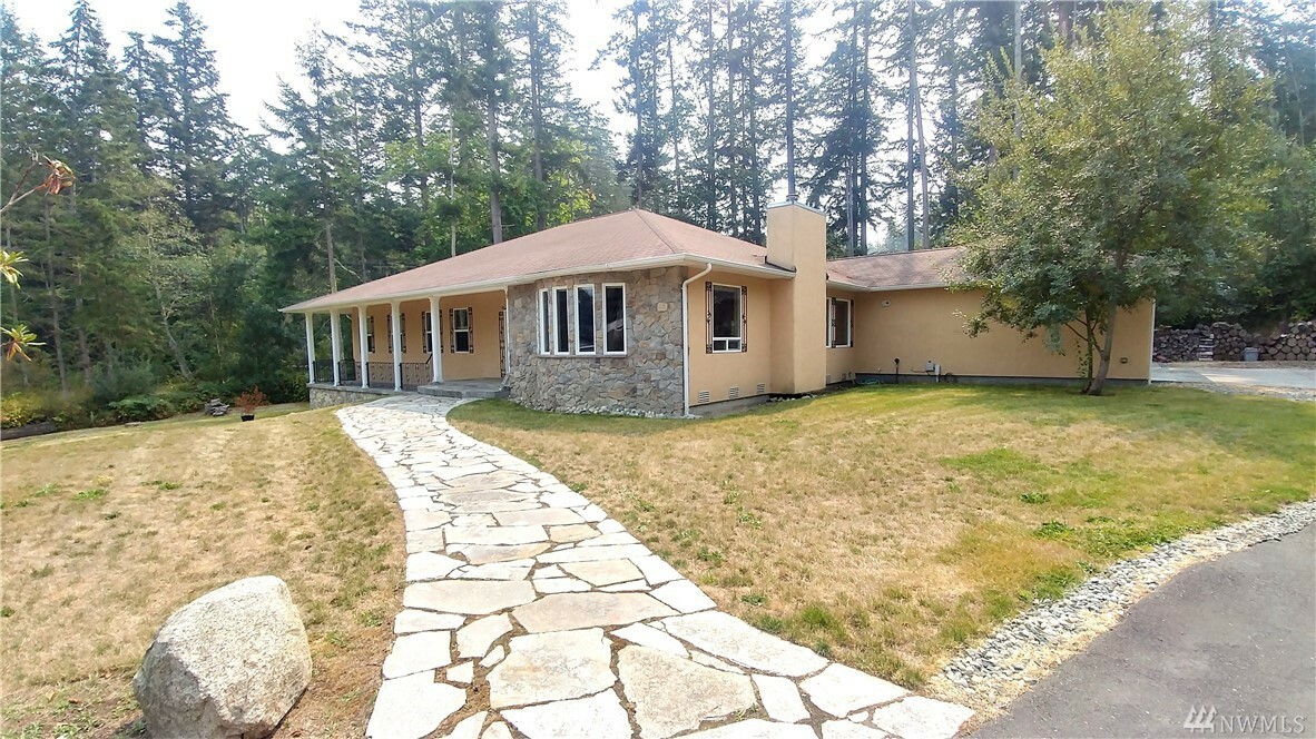 Property Photo:  909 Double View Dr  WA 98282 