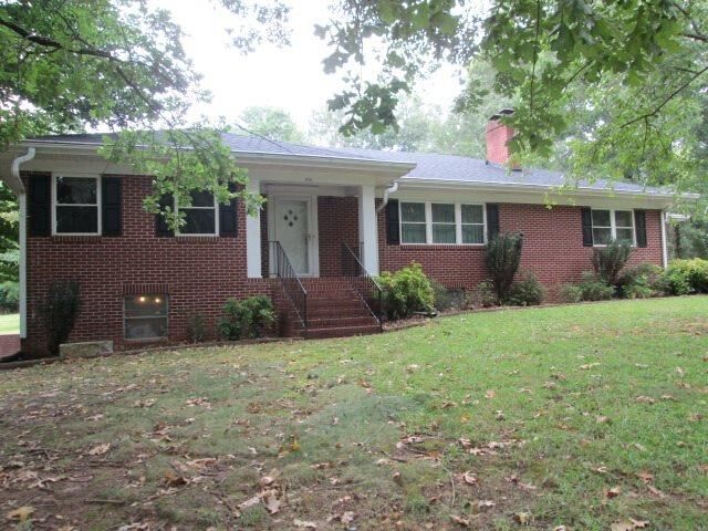 Property Photo:  312 Palmetto Parkway  SC 29627 