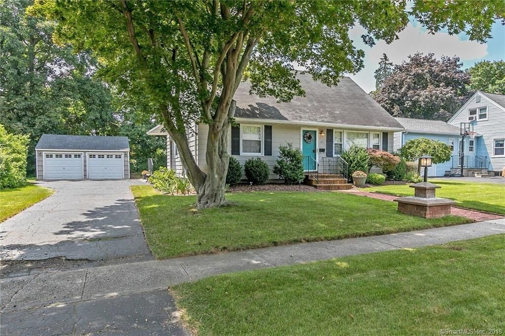 Property Photo:  125 Meadowbrook Road  CT 06614 