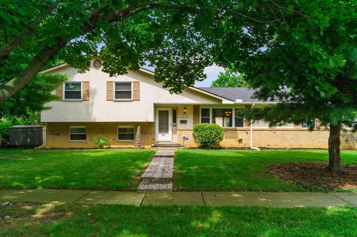 Property Photo:  2000 Meander Drive  OH 43229 