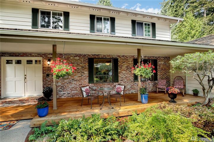 Property Photo: 8811 204th St SW WA 98026