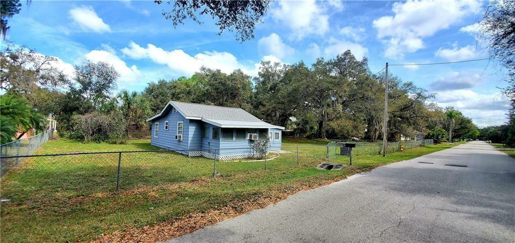 Property Photo:  3005 12th Avenue E  FL 34208 