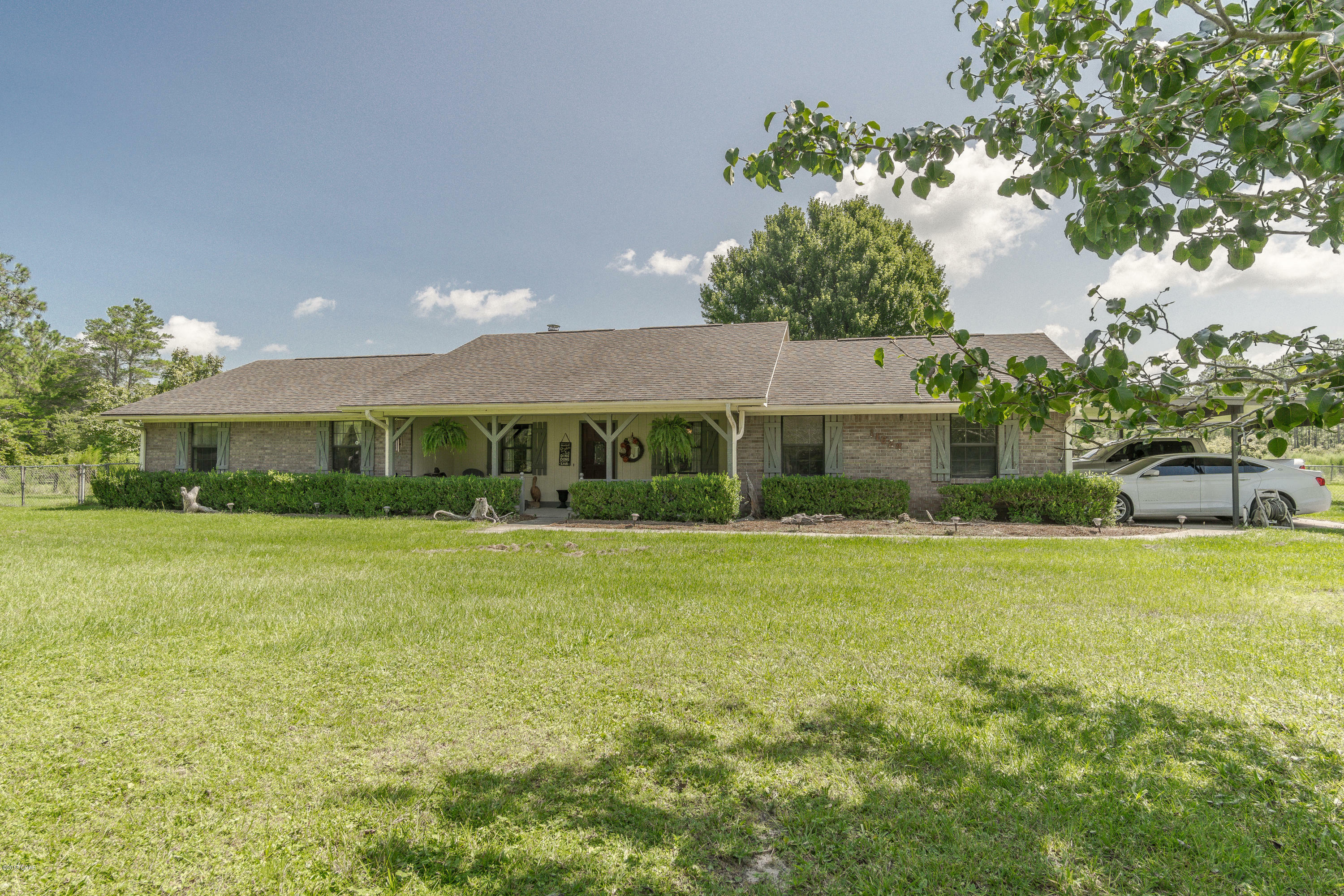 Property Photo: 11624 Highway 77 FL 32409