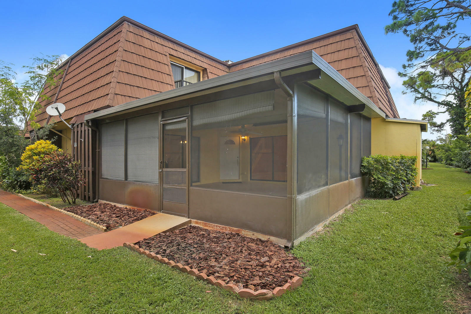 Property Photo: 4221 Turnberry Circle 12 FL 33467