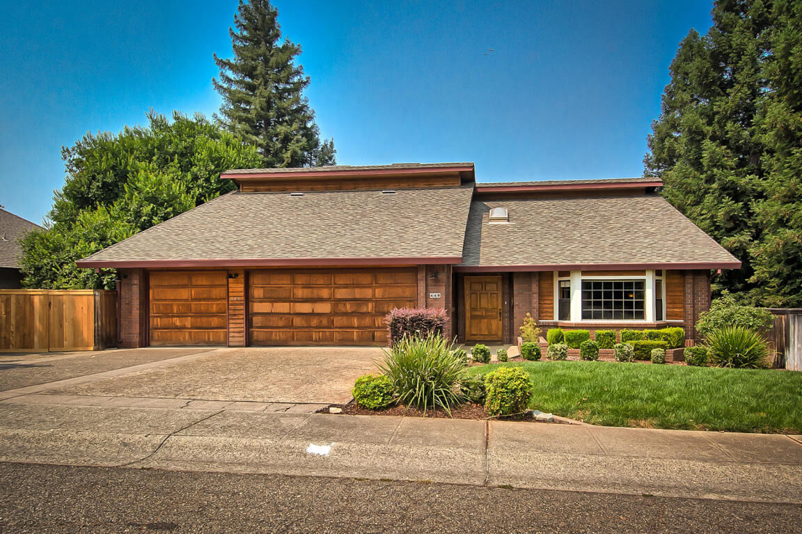 Property Photo: 448 Arbor Place CA 96001
