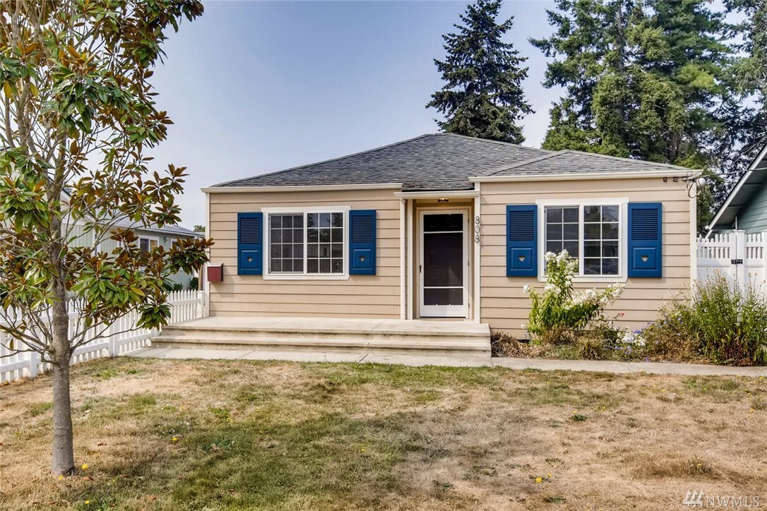 Property Photo:  808 S Rochester St  WA 98465 