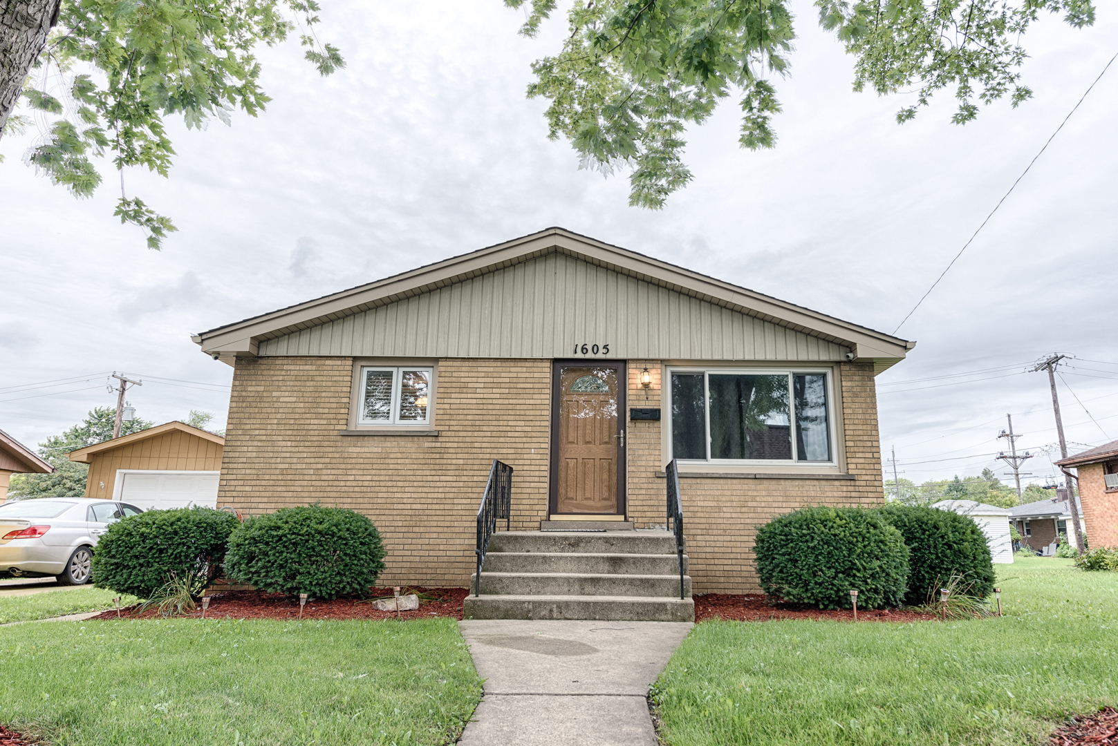 Property Photo:  1605 Richmond Circle  IL 60435 