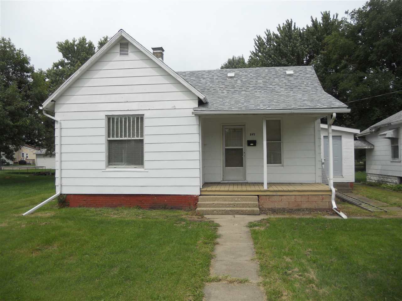 Property Photo:  849 E Elm  IL 61520 