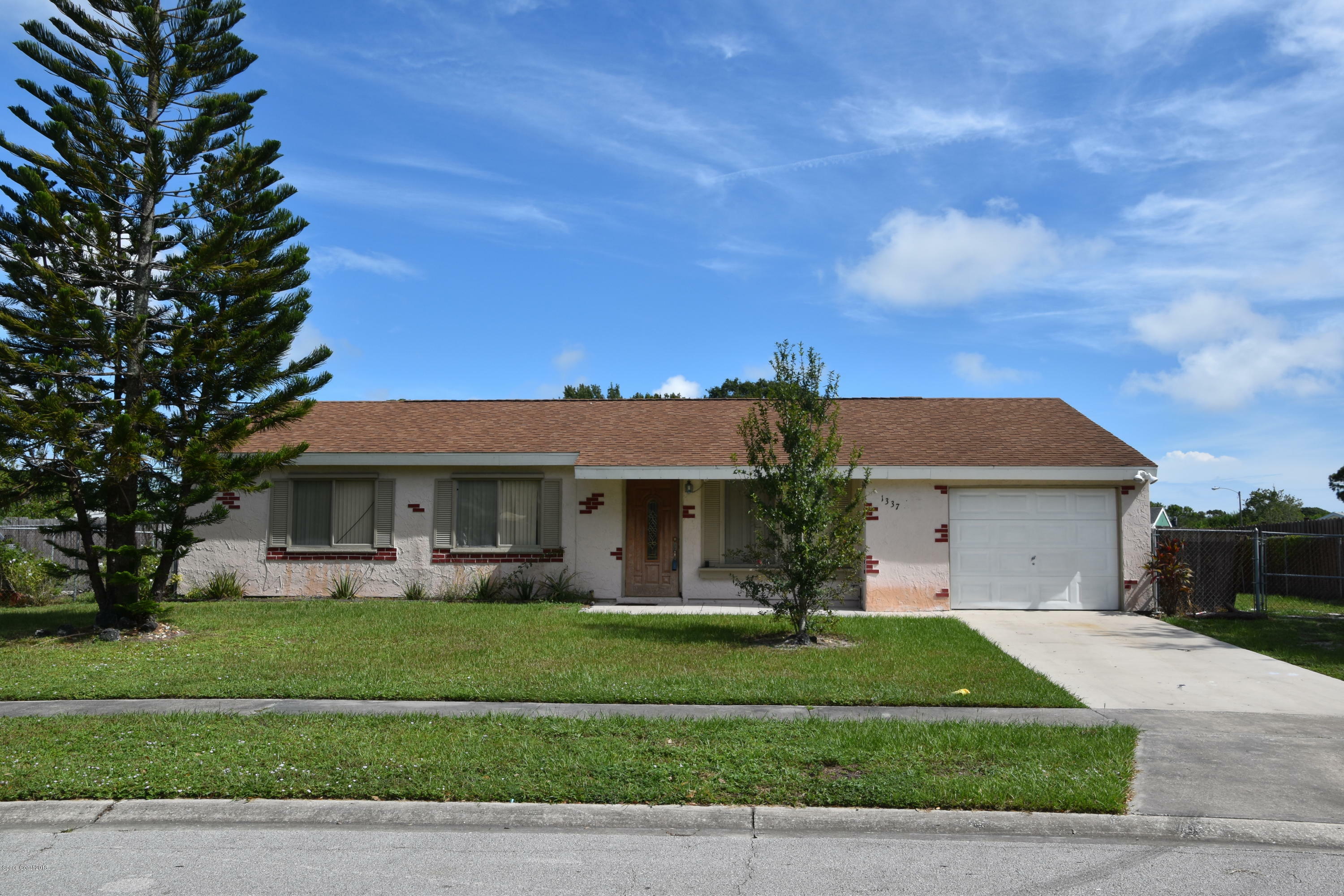 Property Photo:  1337 Cromey Road NE  FL 32905 