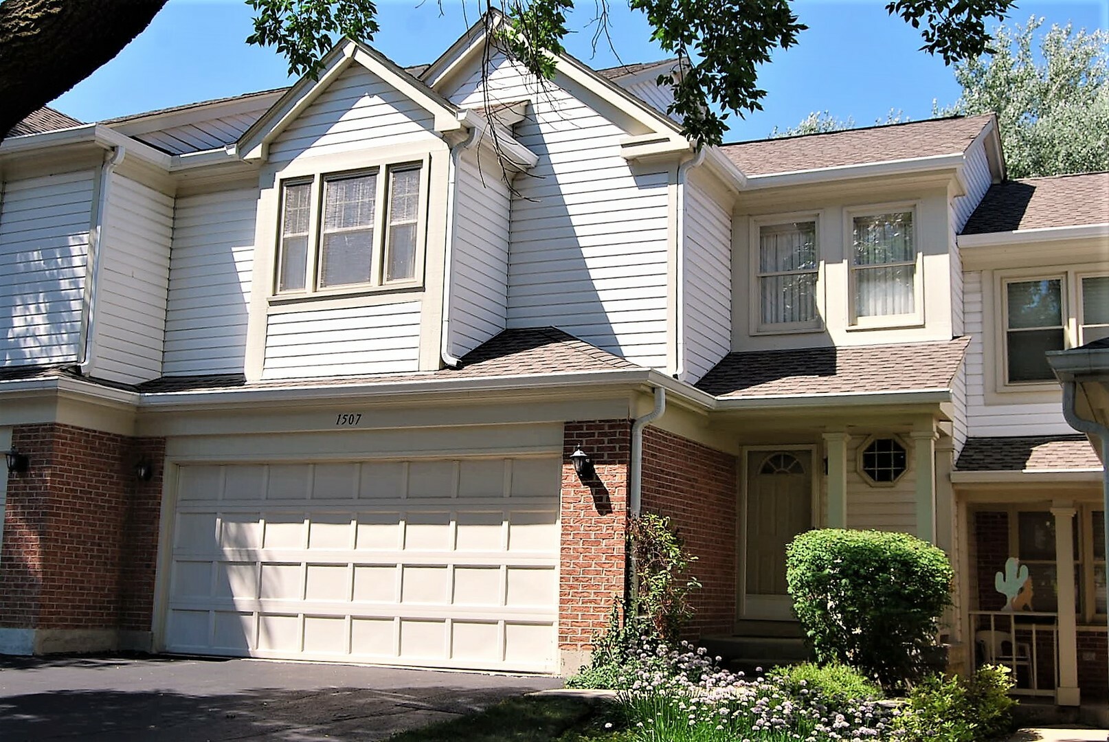 Property Photo:  1507 Broadway Court  IL 60090 