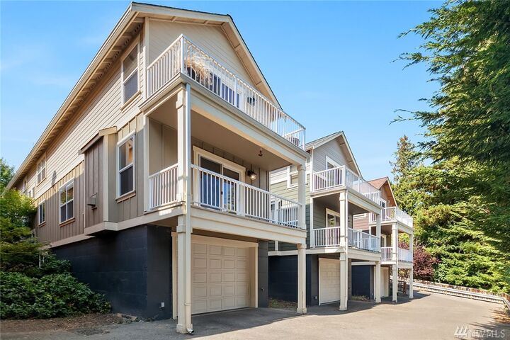 5626 32nd Ave SW  Seattle WA 98126 photo