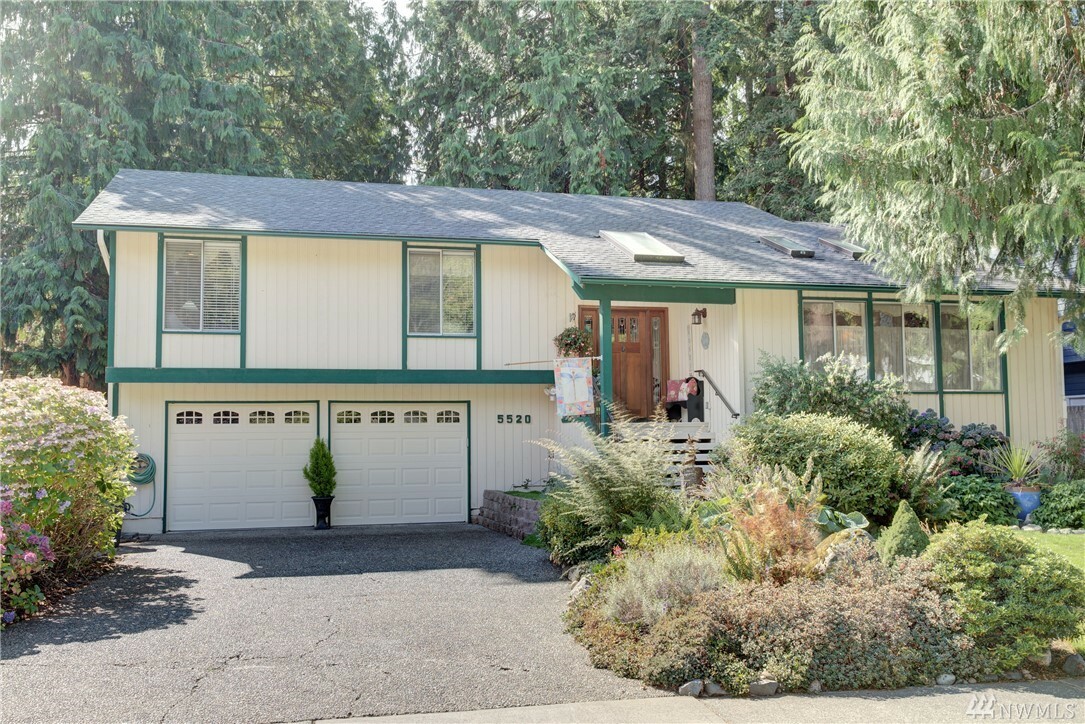 Property Photo: 5520 145th St SW WA 98026