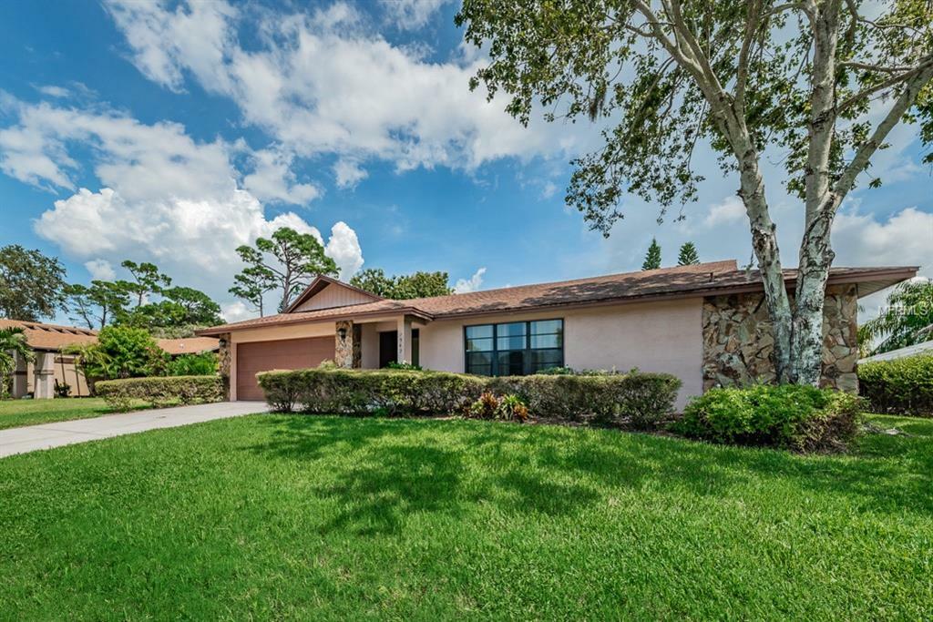 Property Photo:  1362 Riverside Drive  FL 34689 