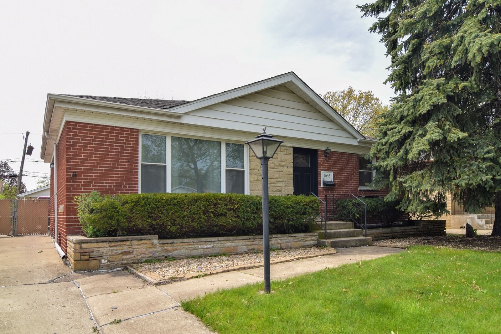 Property Photo:  1636 Boeger Avenue  IL 60154 