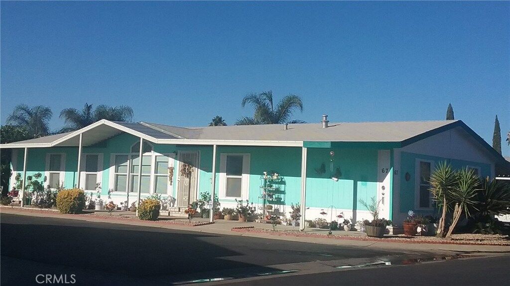 Property Photo: 1250 N Kirby Street 67 CA 92545