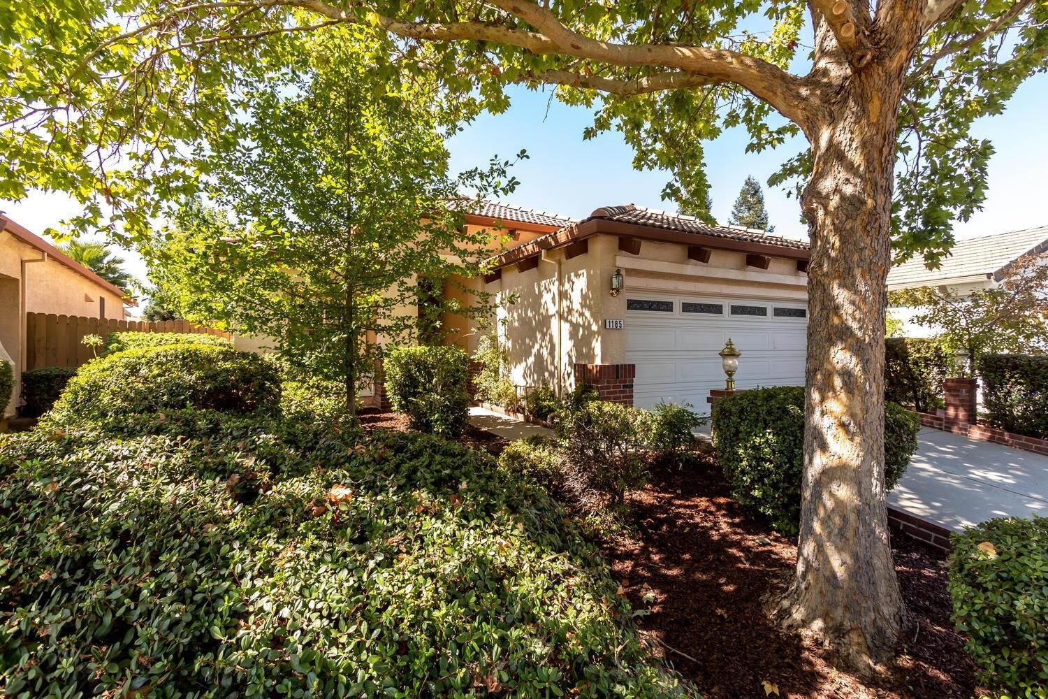Property Photo: 1185 Rudgwick Drive CA 95747