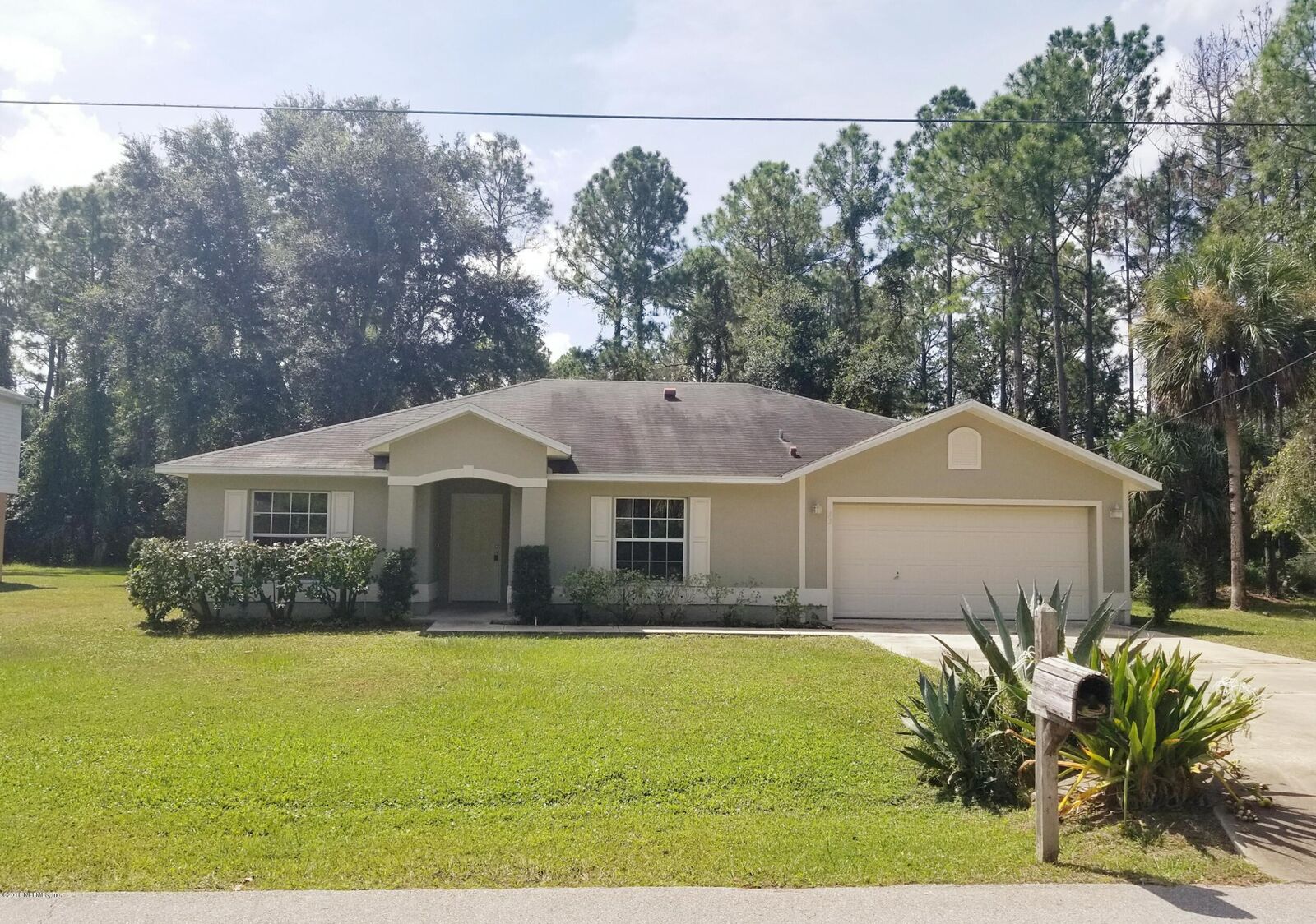 Property Photo: 13 Seckel Court FL 32164