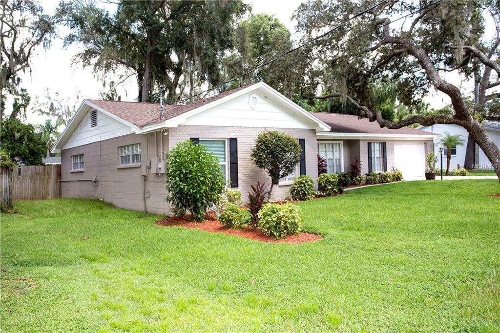 Property Photo:  2014 Cricket Lane  FL 33594 