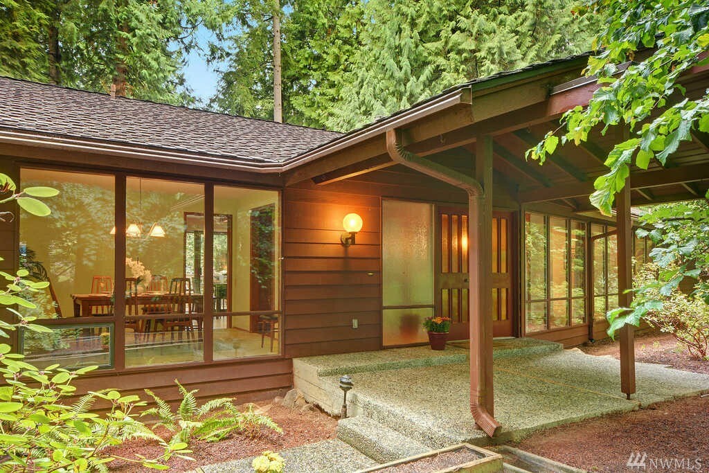 Property Photo:  12222 NE 39th St  WA 98005 