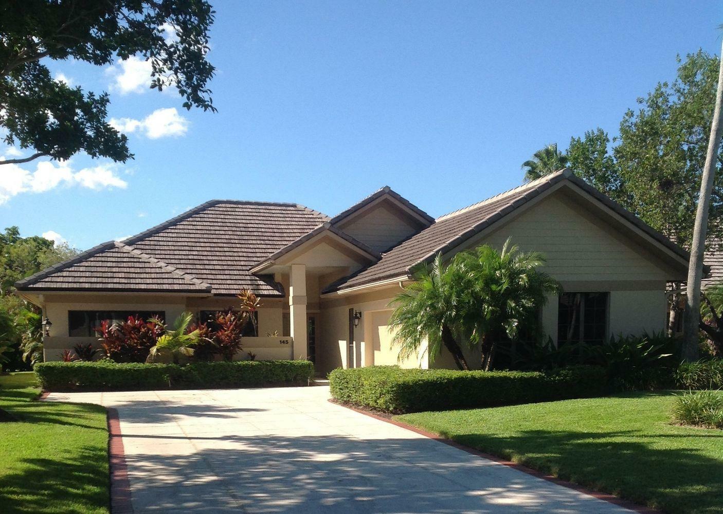 Property Photo: 145 Coventry Place FL 33418