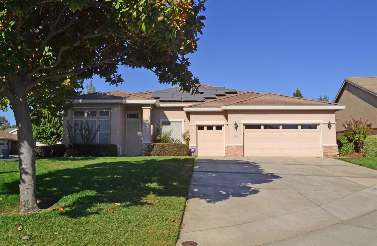 Property Photo:  2401 Scenic Court  CA 95765 