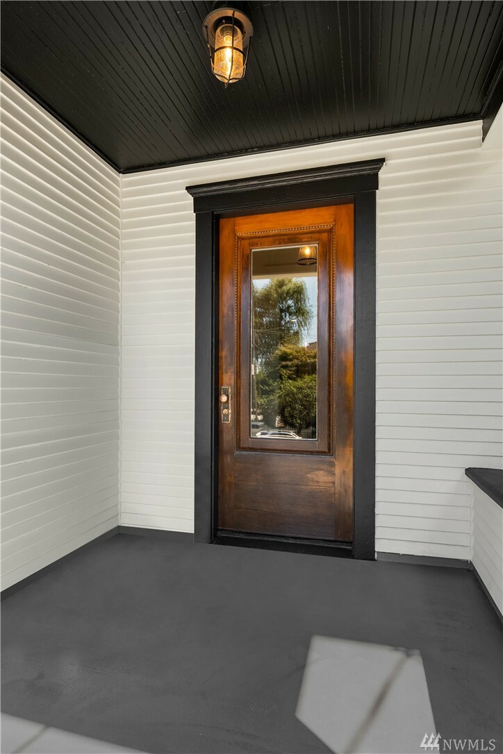 Property Photo:  1842 S Weller St 1  WA 98144 