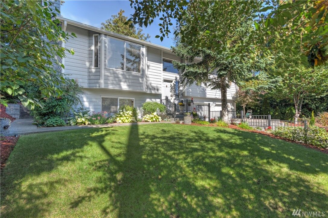 Property Photo: 2916 NE 195th St WA 98155