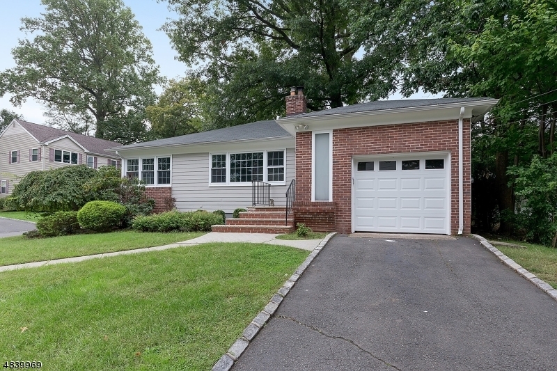 Property Photo:  21 Kew Dr  NJ 07081 