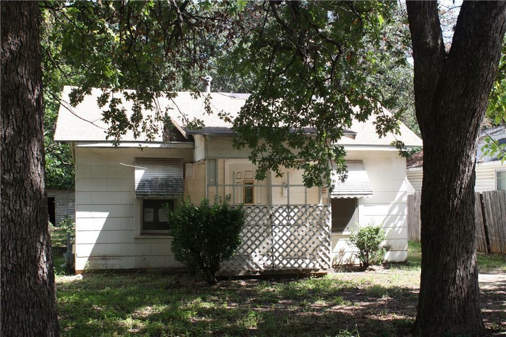 Property Photo:  1320 Oakview Street  TX 76117 