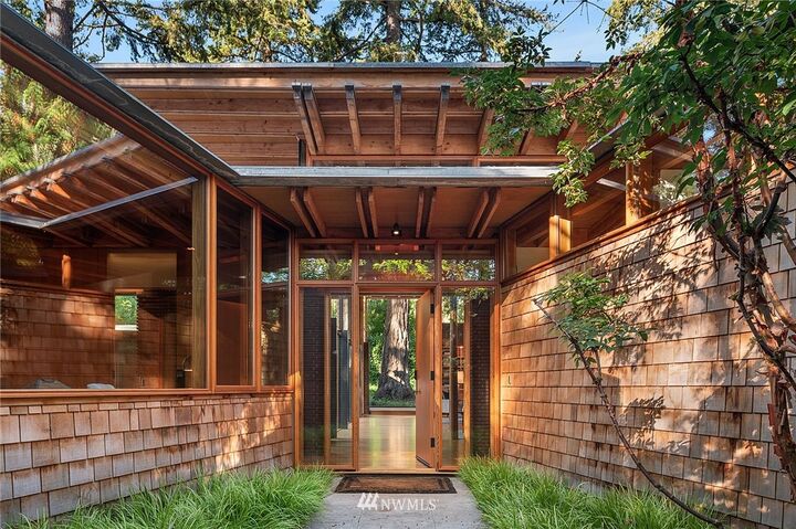 Property Photo: 2737 107th Avenue SE WA 98004