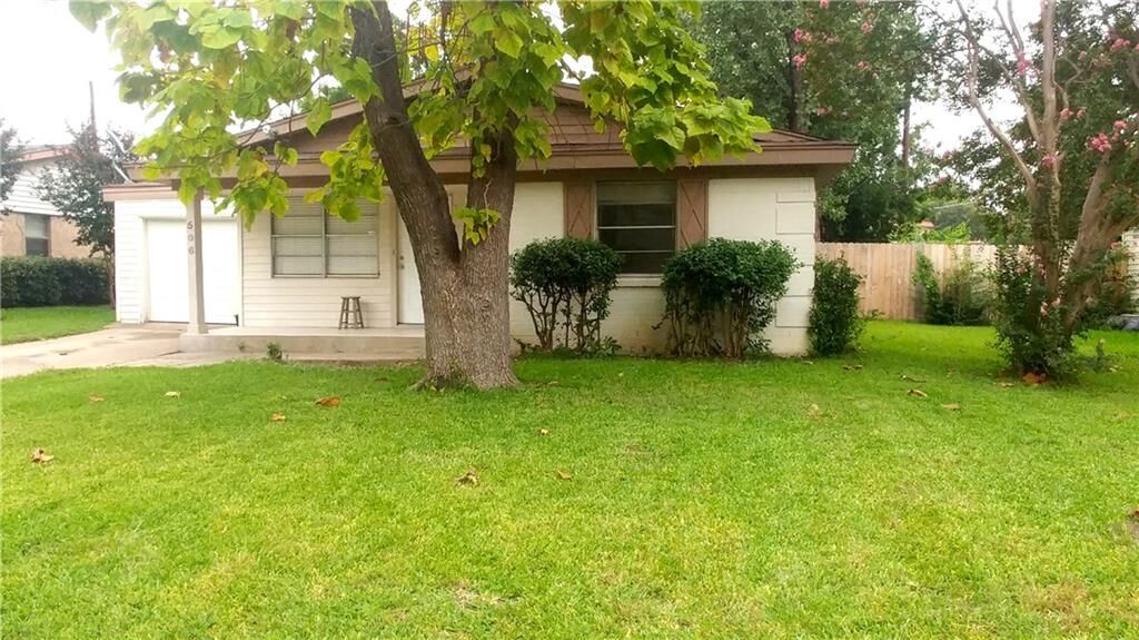 Property Photo: 506 Desco Drive TX 75149