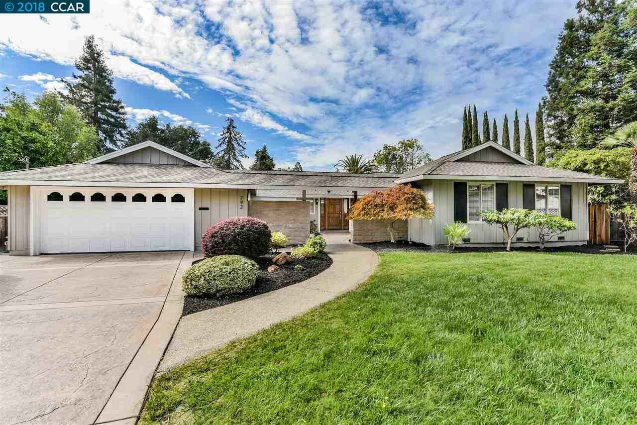 Property Photo: 792 Walhaven Ct CA 94598