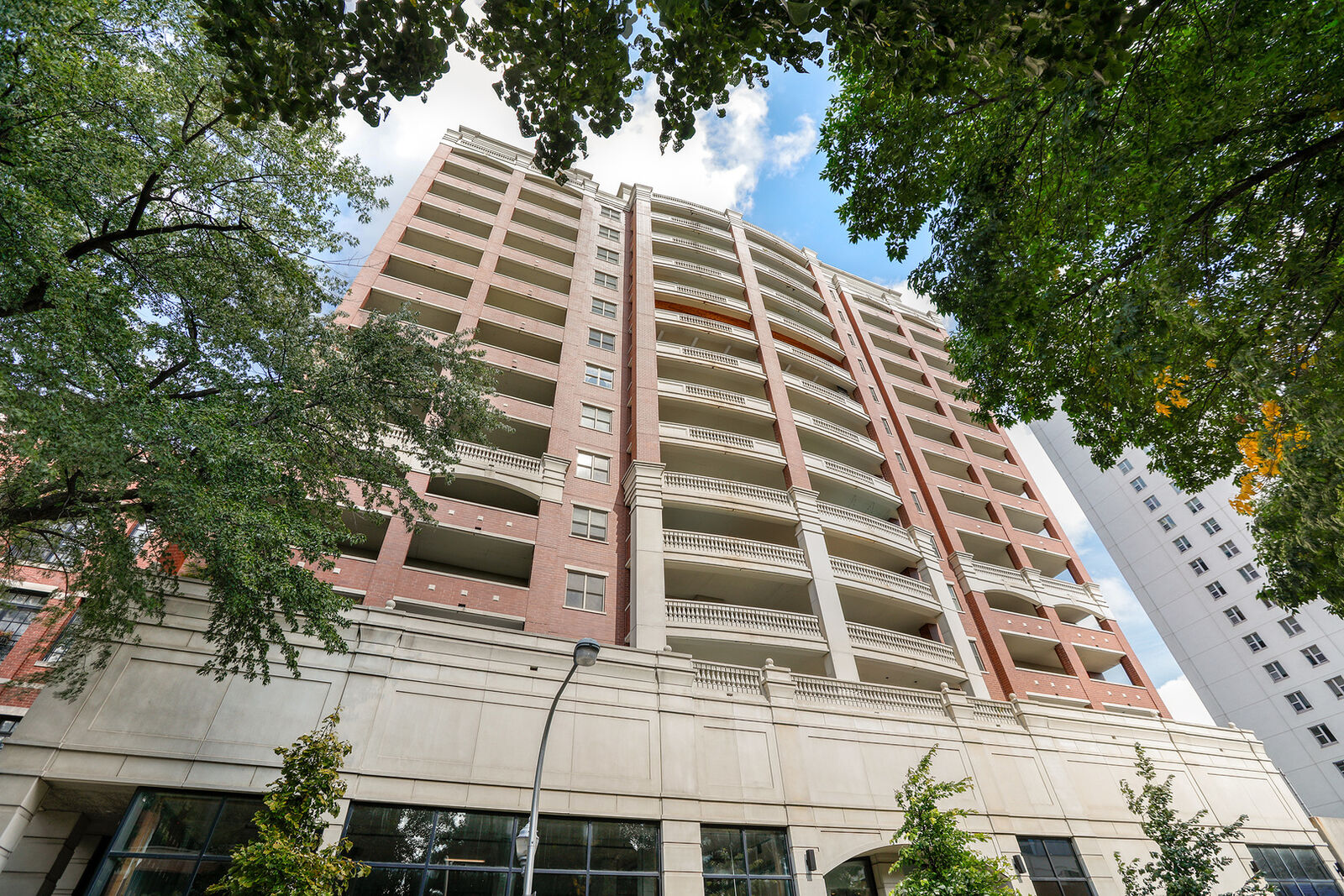 Property Photo: 828 W Grace Street 1007 IL 60613