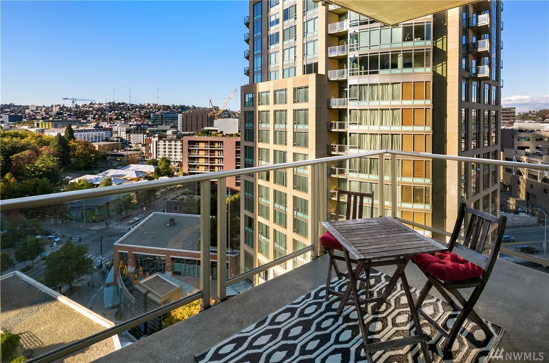 Property Photo:  900 Lenora St W1007  WA 98121 