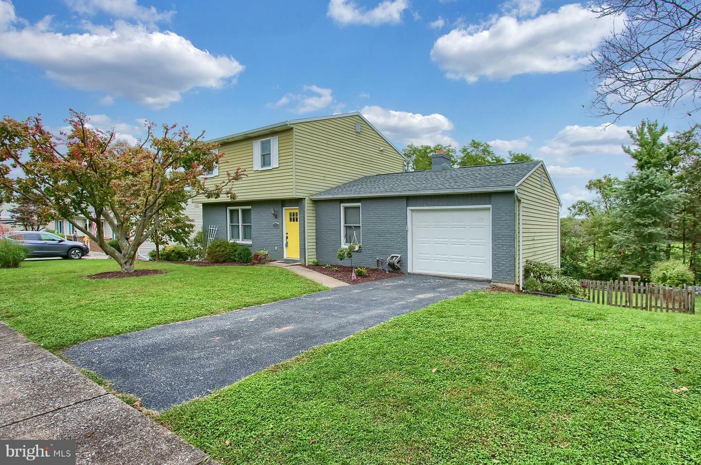 Property Photo:  2618 N Rosegarden Boulevard  PA 17055 