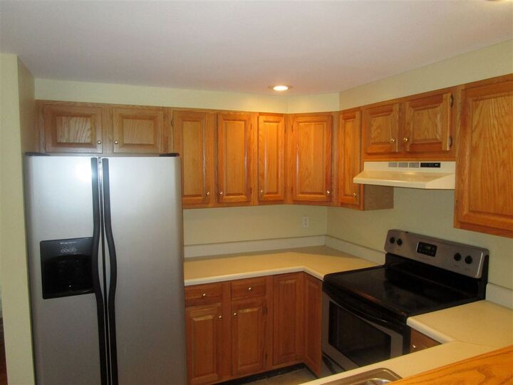 Property Photo: 4 Blackstone Court NH 03054
