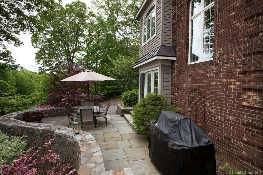 Property Photo:  16 Old Kings Road  CT 06001 