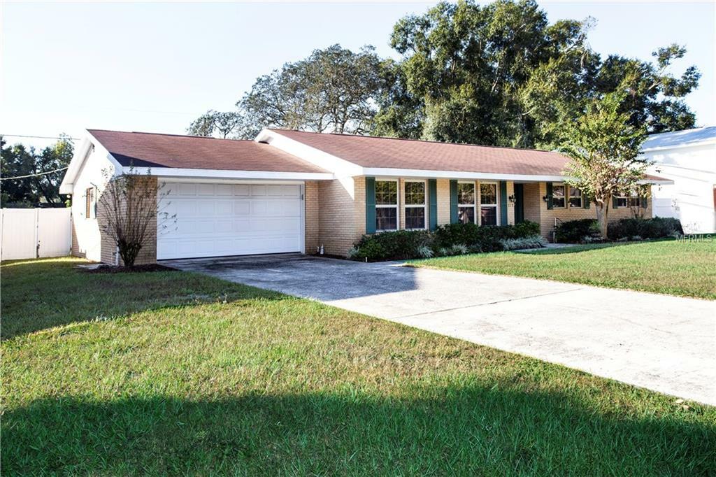Property Photo: 519 Charles Place FL 33511