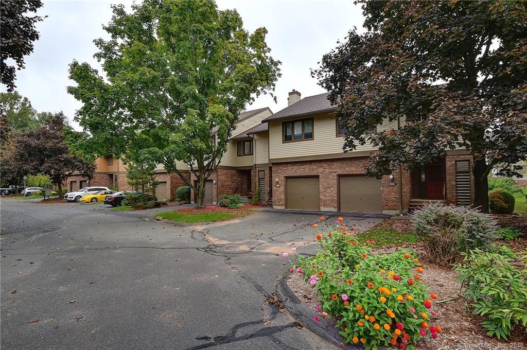 Property Photo: 186 Hunters Lane 186 CT 06111
