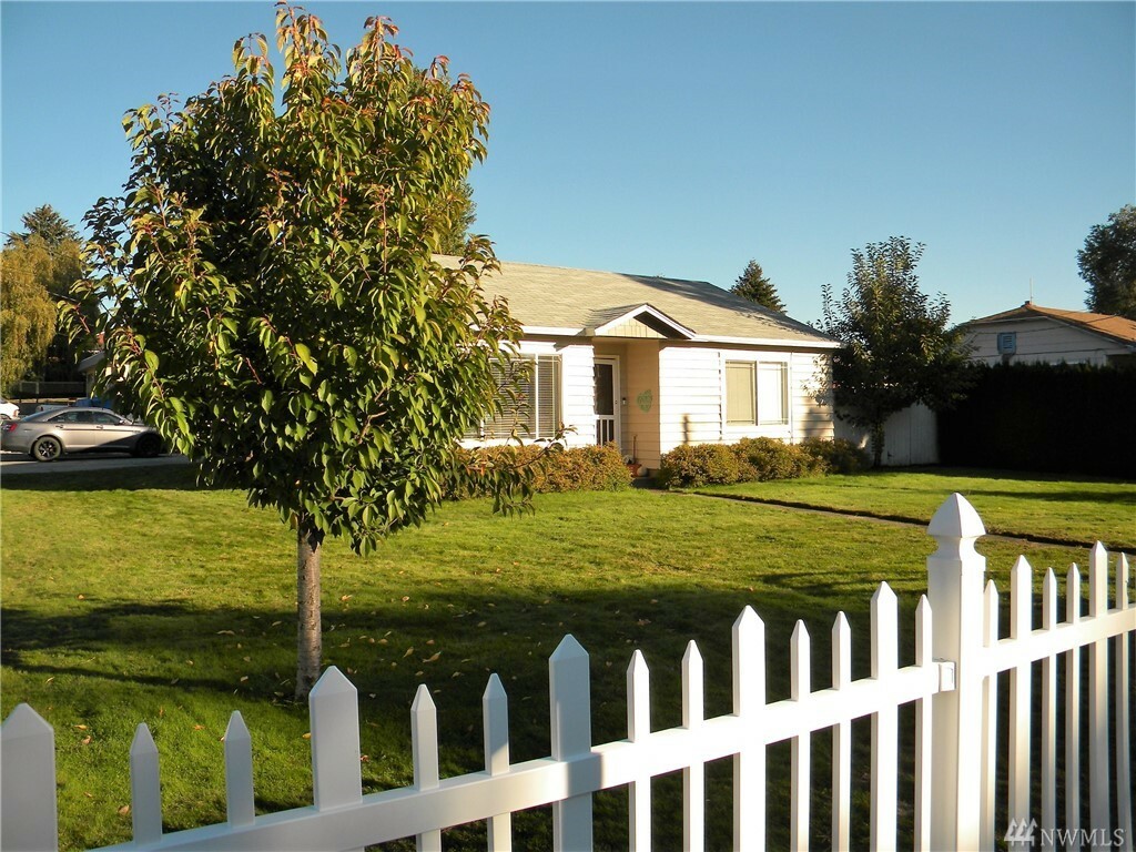 Property Photo: 293 Kentucky WA 98802