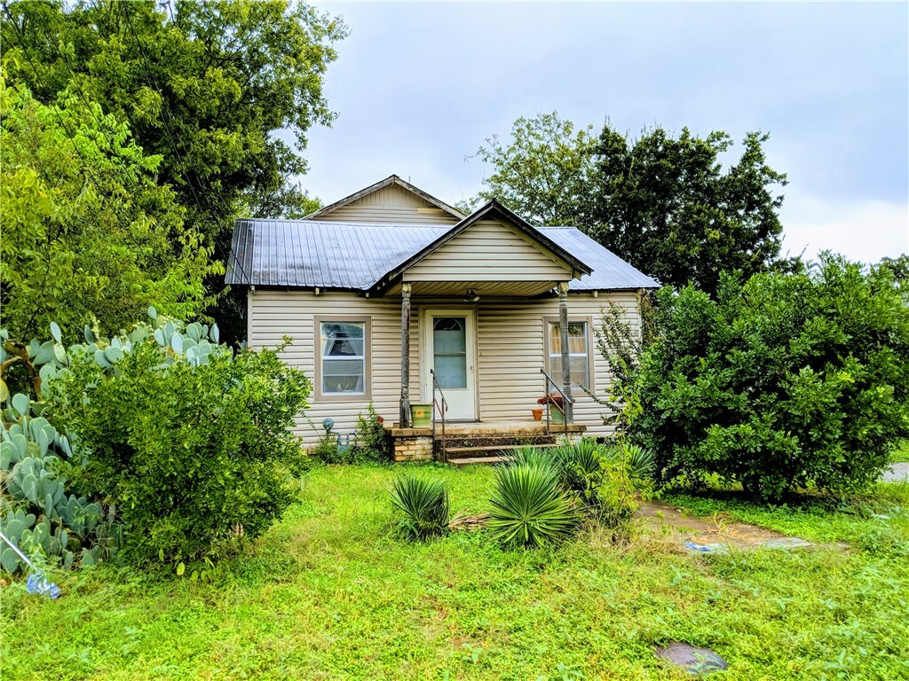 Property Photo:  1307 Perez Street  TX 78721 