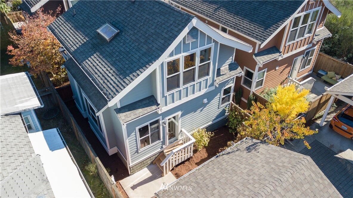 Property Photo:  1630 23rd Avenue  WA 98122 