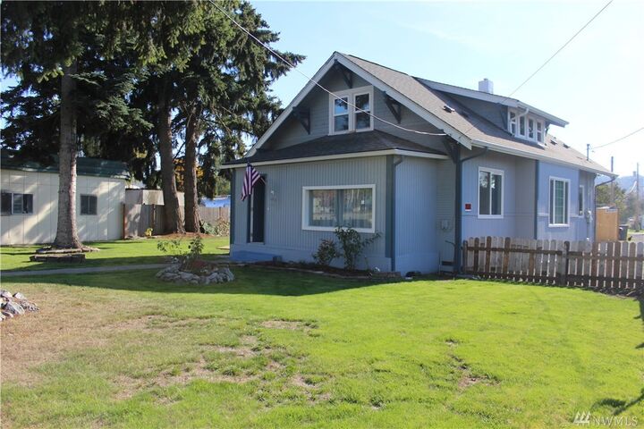 Property Photo:  1416 E Pioneer  WA 98372 