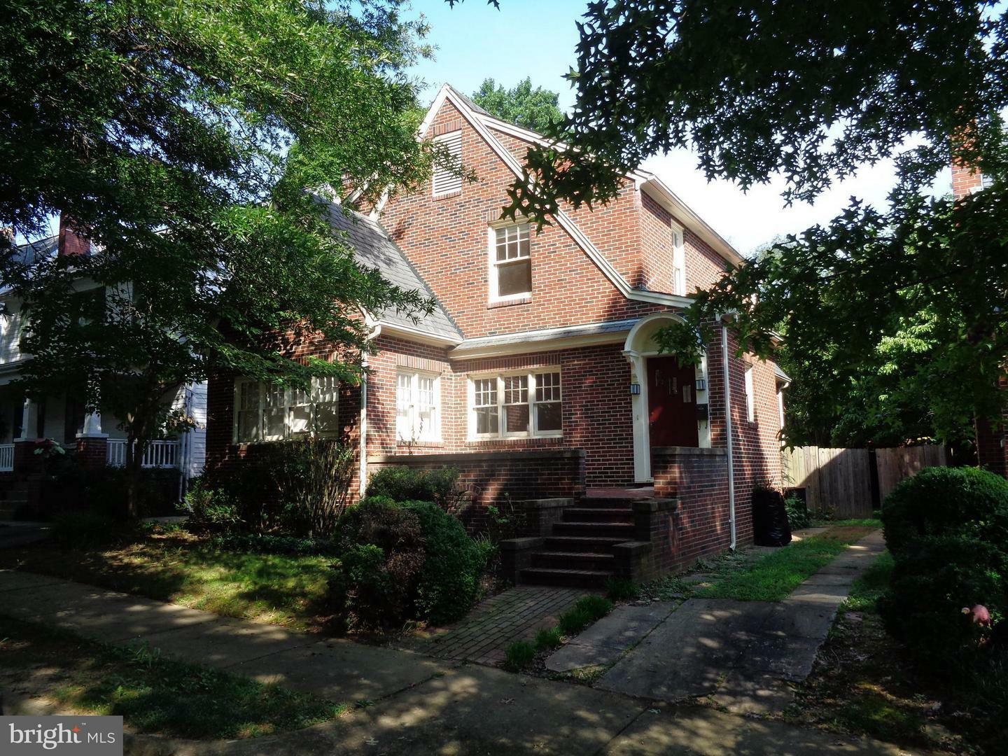 Property Photo:  915 Brompton Street  VA 22401 